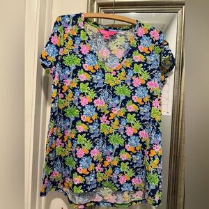 Size L Etta style Disney + Lilly Pulitzer